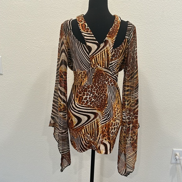 Leopard print dress. Can be use as a blouse with leggings - Picture 5 of 9